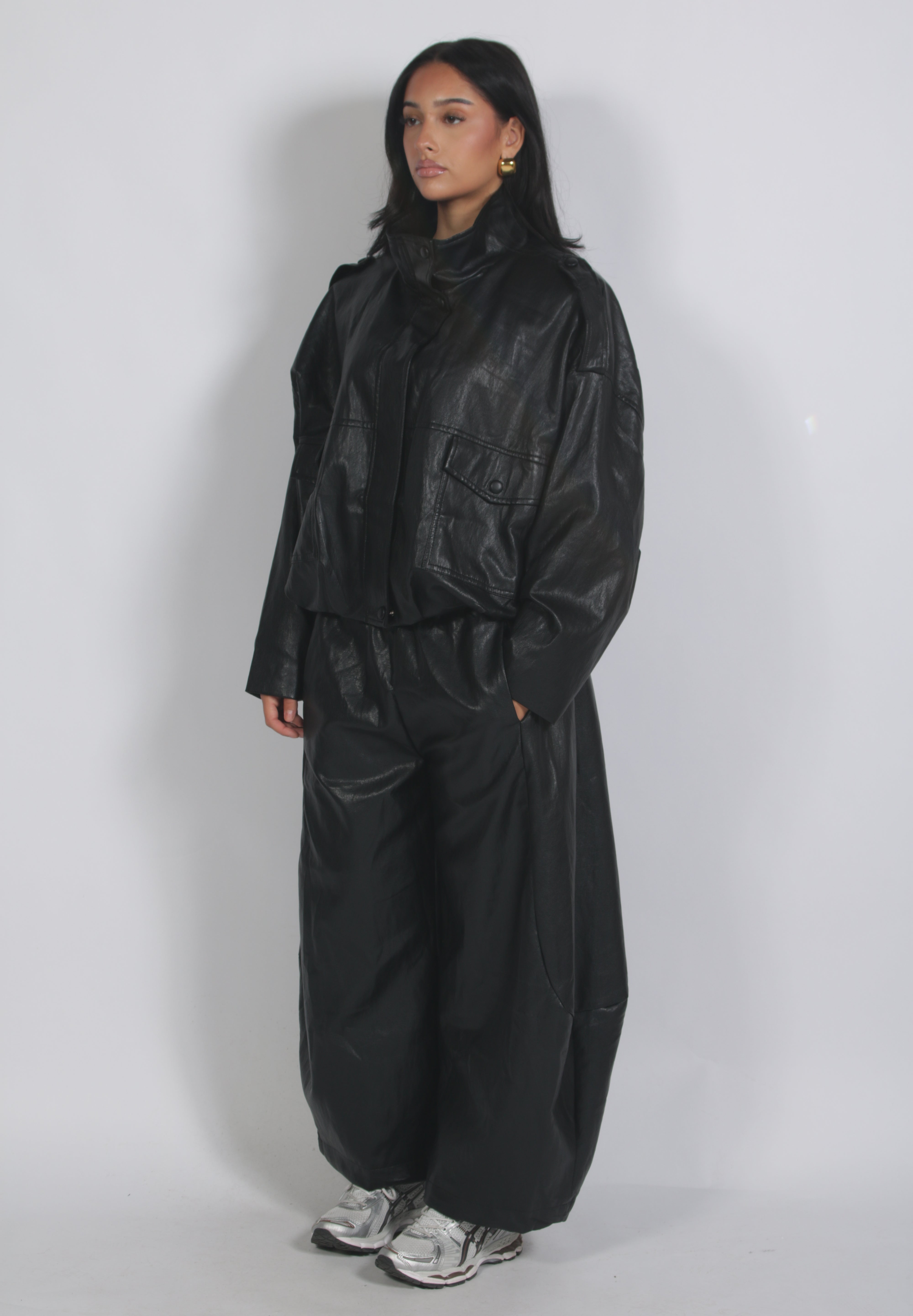 Amber Bomber Black